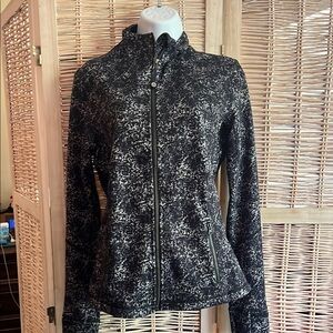 Lululemon Women's Black and Gray Jacket
